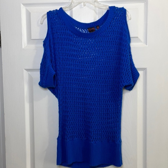 Takeout Tops - Crochet Cold shoulder top